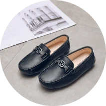 נעלי מוקסין וסליפ-און לבנים