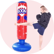 חדר משחקים וחצר אחורית